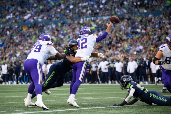Mike Morris hasn't played since Seattle's preseason opener against Minnesota, but he did practice in some capacity on Monday, presenting optimism he could be ready to return as soon as Sunday.